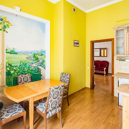2 Virmens'Ka Apartment リヴィウ エクステリア 写真