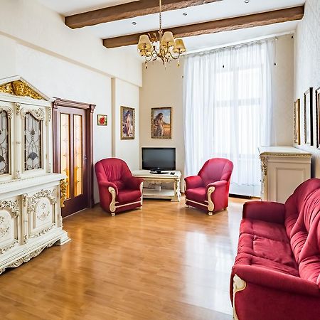 2 Virmens'Ka Apartment リヴィウ エクステリア 写真