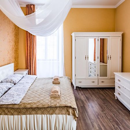 2 Virmens'Ka Apartment リヴィウ エクステリア 写真