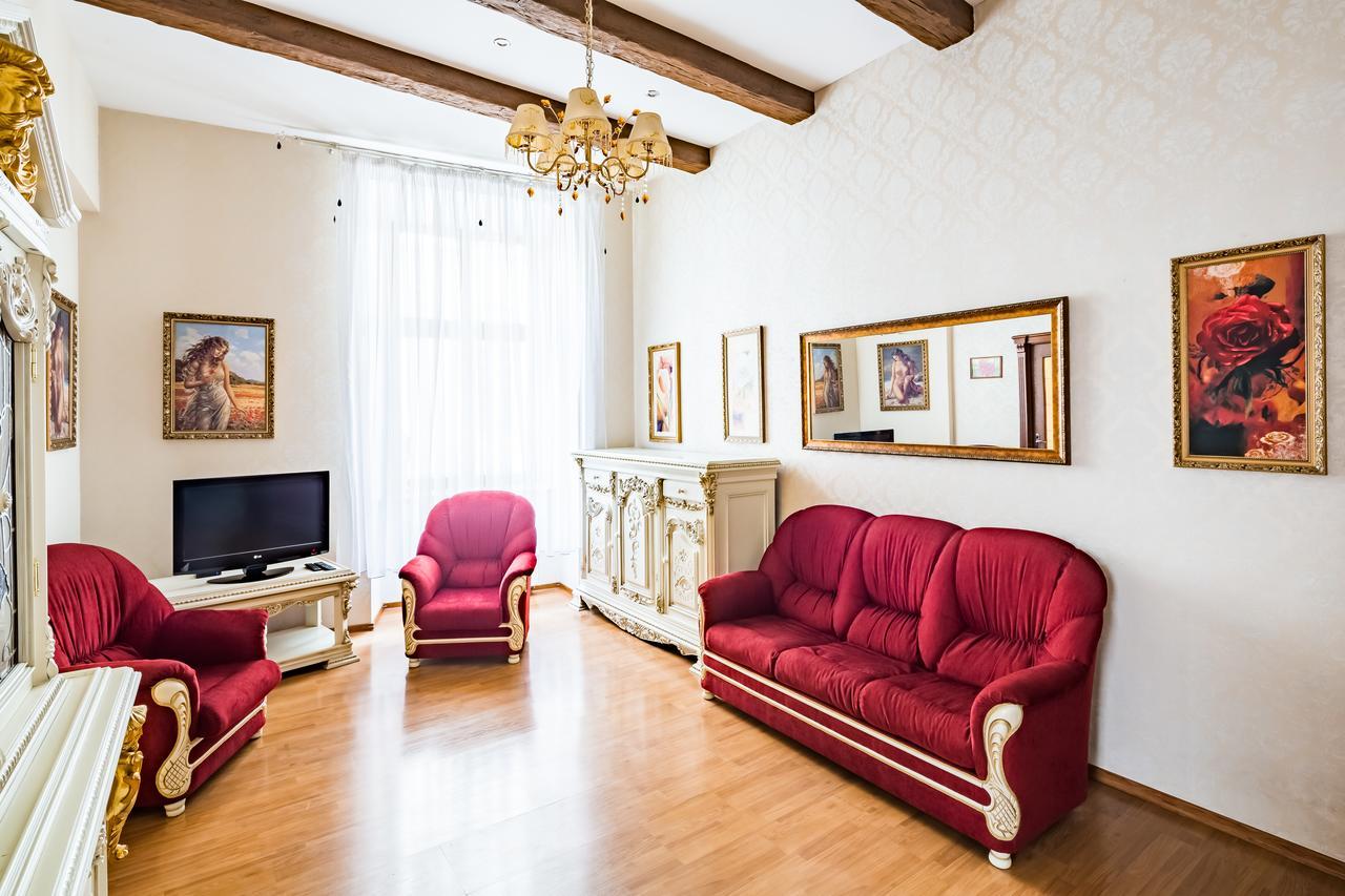 2 Virmens'Ka Apartment リヴィウ エクステリア 写真