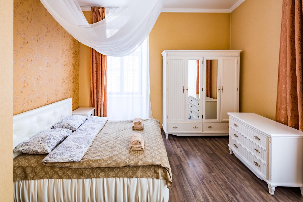 2 Virmens'Ka Apartment リヴィウ エクステリア 写真