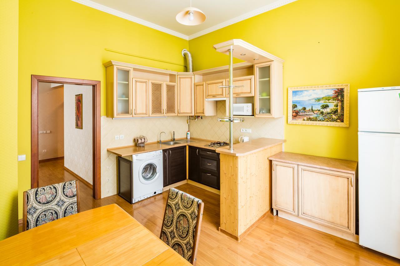 2 Virmens'Ka Apartment リヴィウ エクステリア 写真