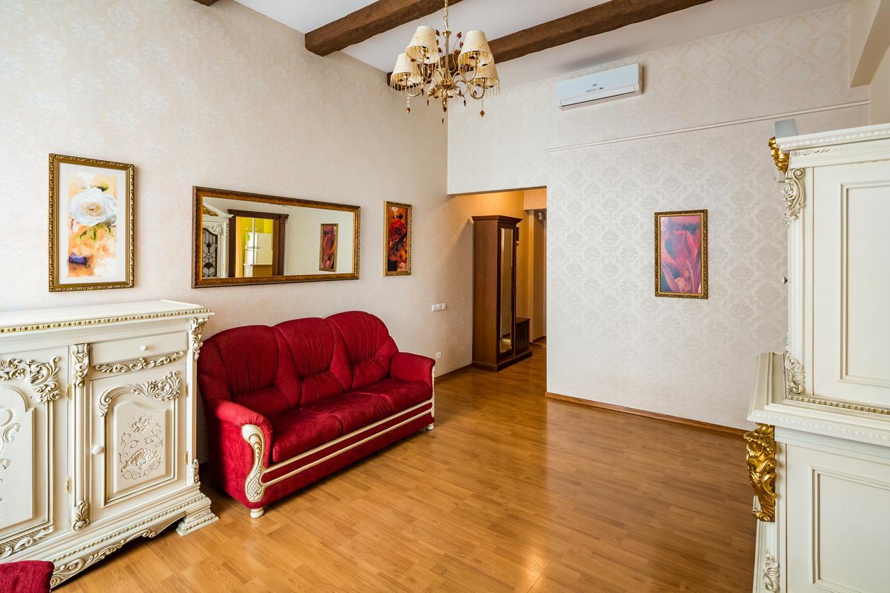 2 Virmens'Ka Apartment リヴィウ エクステリア 写真