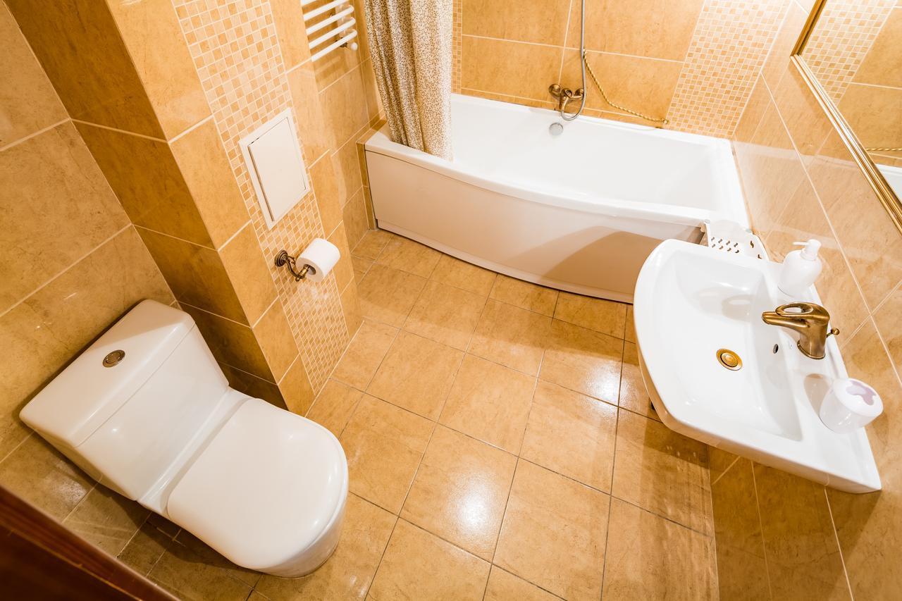 2 Virmens'Ka Apartment リヴィウ エクステリア 写真
